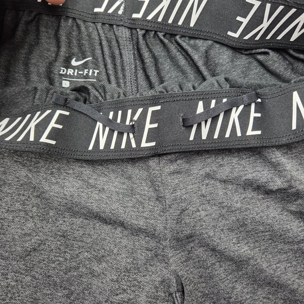 Nike Dri-FIT Womens Training Shorts Charcoal Heather Grey Size Large